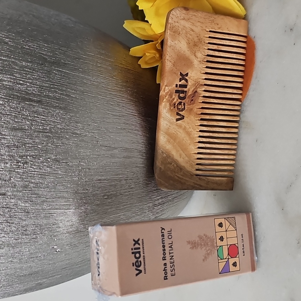 Vēdix Roha Rosemary Essential Oil & Comb - Picture 6 of 9